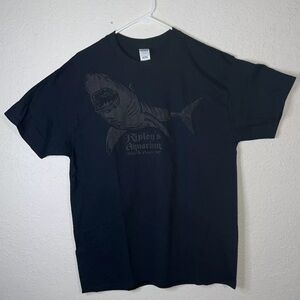 Gildan  Mens Ripleys Aquarium Shark  Size L Shirt  Short Sleeve Tee